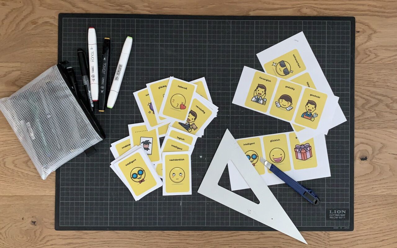 3. Die Karten müssen im Anschluss zugeschnitten werden, damit diese als Einzelkarten eingesetzt werden können.