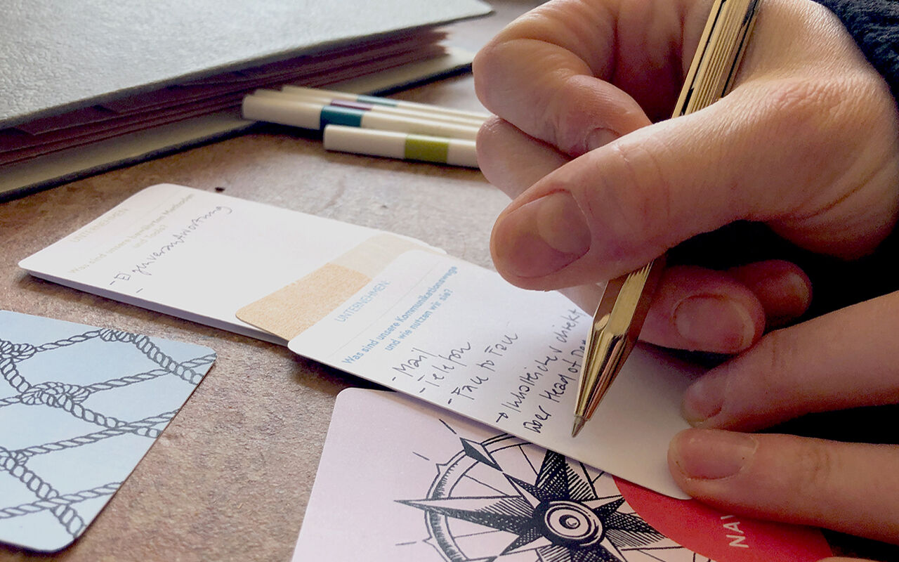 Die Reflexion wird kondensiert direkt auf den Karten verschriftlicht