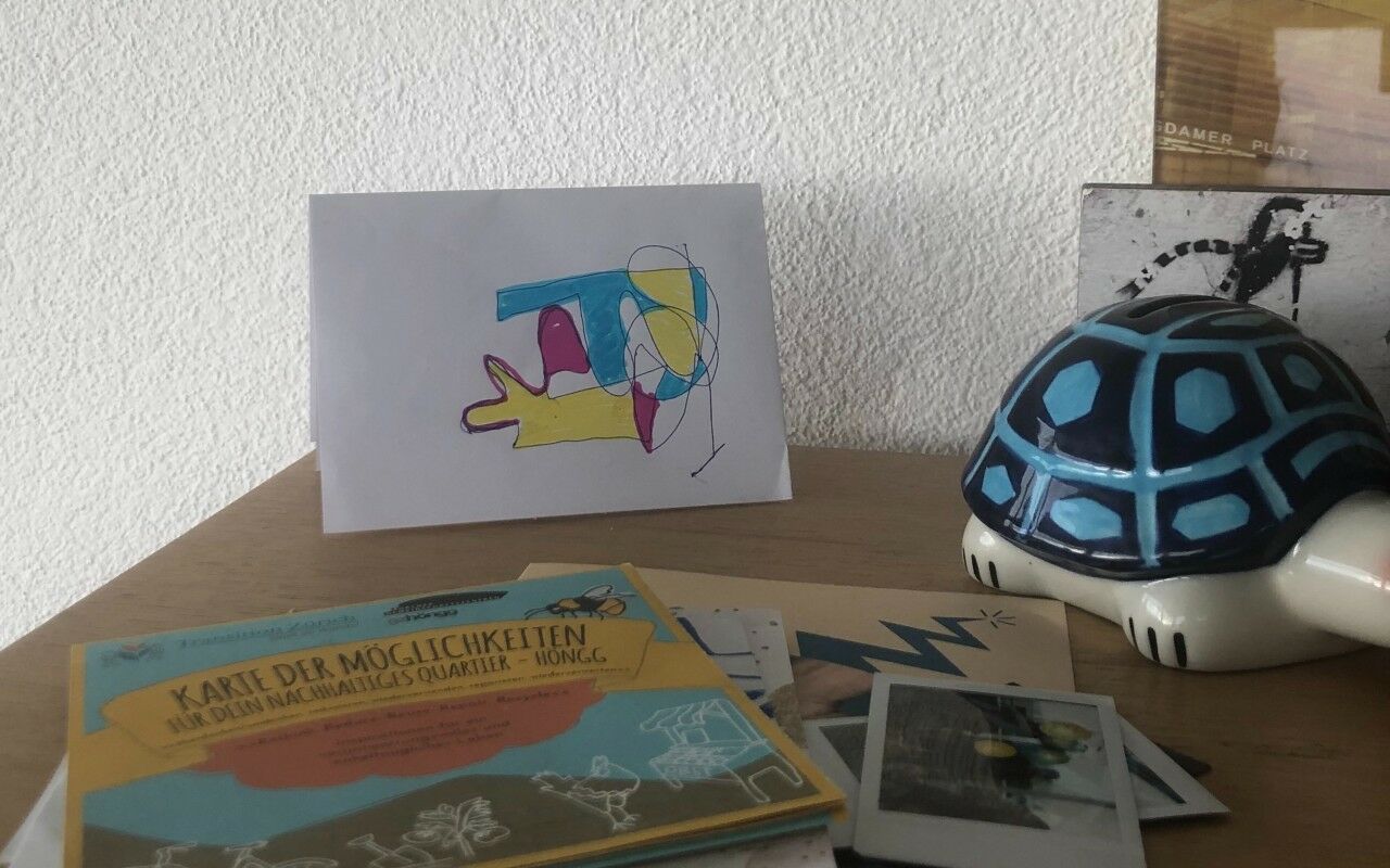 Platzieren. Einer der Gegenstände wird zum Souvenir.