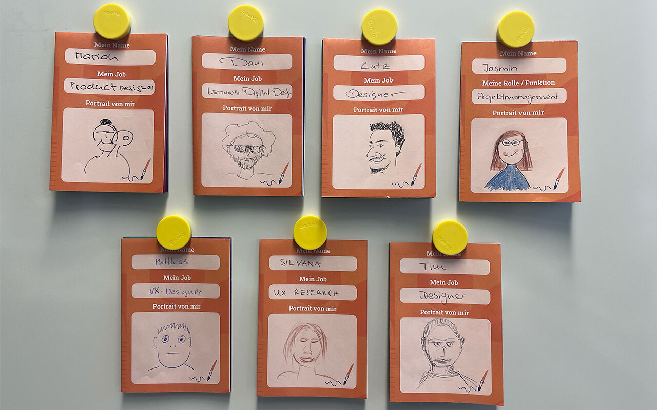 UnfoldingYou an die Wand gehängt