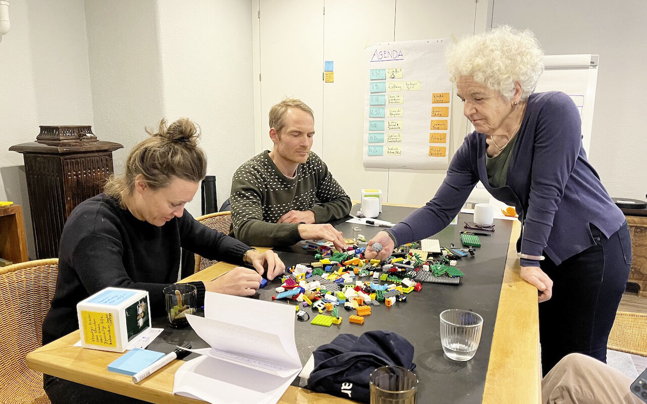 Bunt, spielerisch und mit Spass – zusammen die Projektvision bauen.