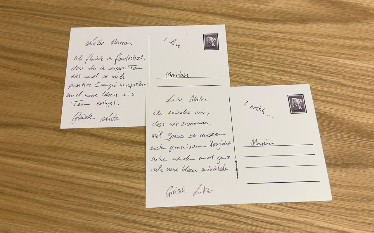 Übergabe der Postkarten