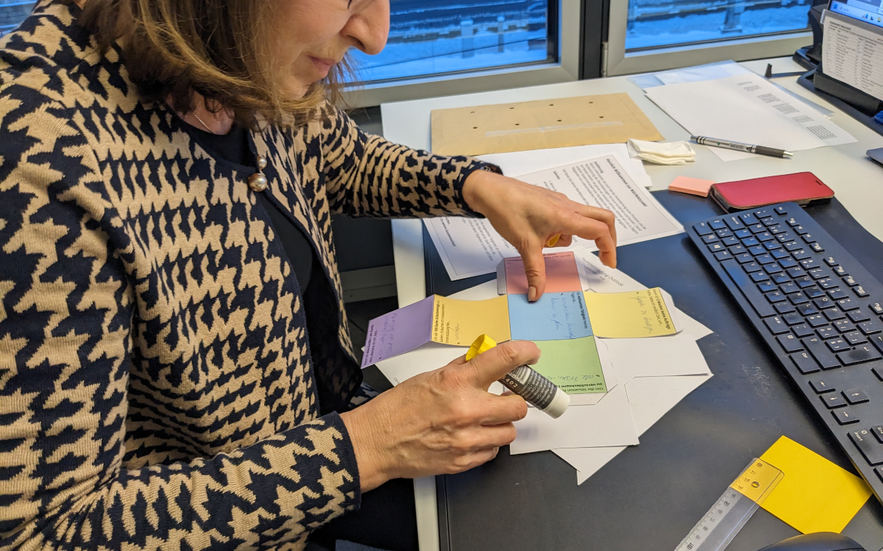 Nach der Beantwortung der Fragen kann geleimt werden