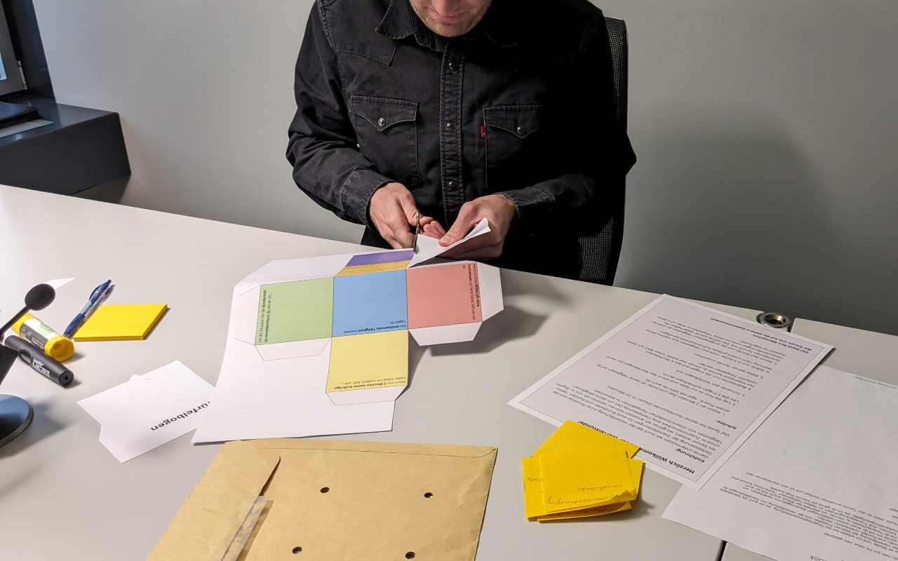 Ausschneiden des Würfelbogens